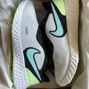 Women’s Nike Revolution 5